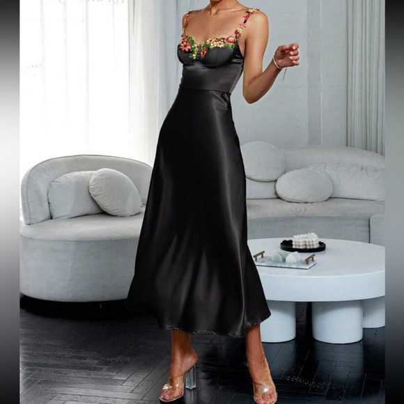 Luxe floral embroidered party cami dress - Picture 2 of 6